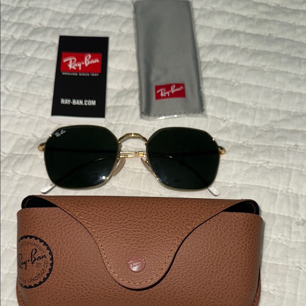 Ray-Ban Gold Frame Green Lens Sunglasses with Brown Case
